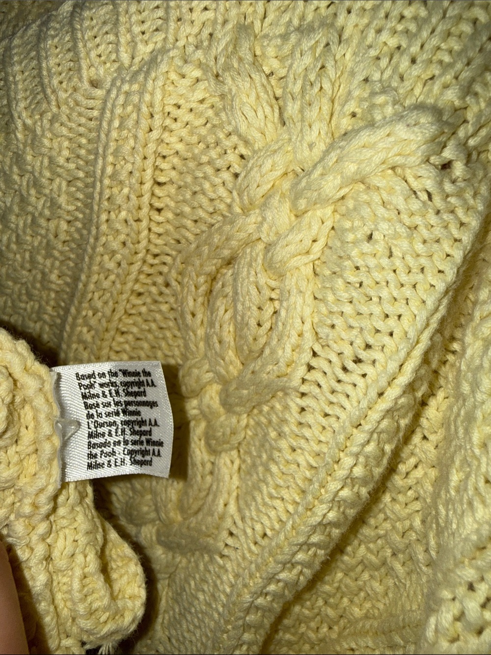Vintage Disney Store Winnie the Pooh Embroidered Cable Knit Sweater Yellow Large - Picture 4 of 4